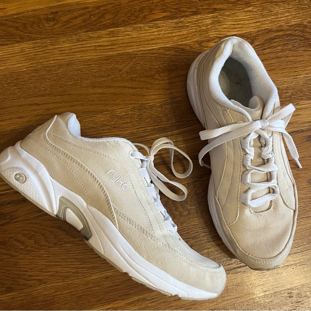 Ryka catalyst III sneakers 9 womens cream white chunky shoes